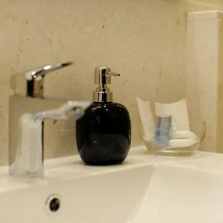 Main Street Studio And زادار