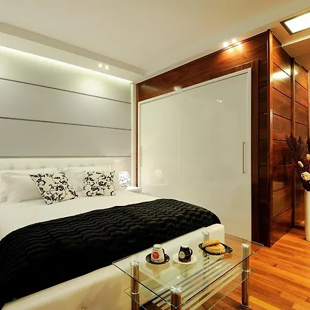 Main Street Studio And 4* زادار