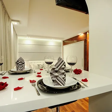 Main Street Studio And زادار