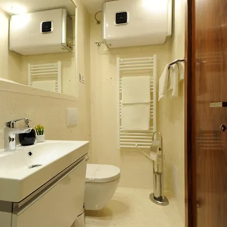 Main Street Studio And بيت ضيافة زادار