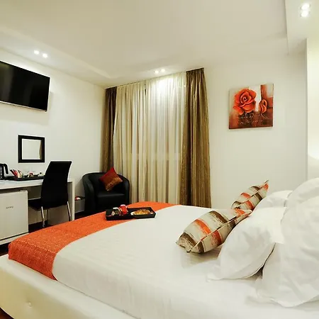 Main Street Studio And 4*