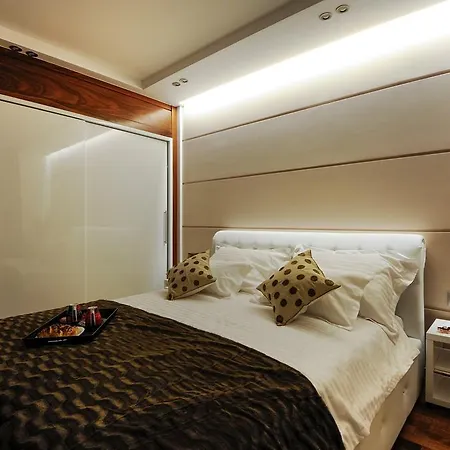 Main Street Studio And بيت ضيافة زادار