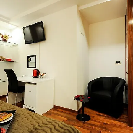 Main Street Studio And 4*