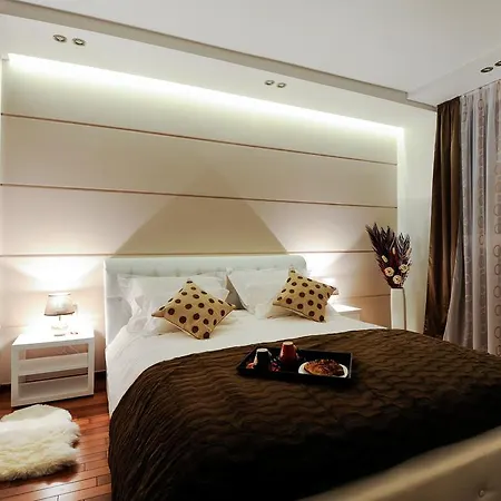 Main Street Studio And 4* زادار