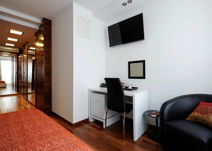 Main Street And Guest house 4*